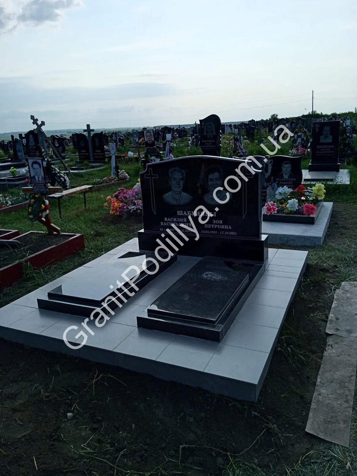 Подвійний пам'ятник з граніту - Кам'янець-Подільський | GranitPodillya